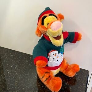 Disney Winnie the pooh Tiger Christmas snowman sweater plush Santa Hat